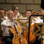 100 de violoncele deschid Festivalul Internațional Vară Magică